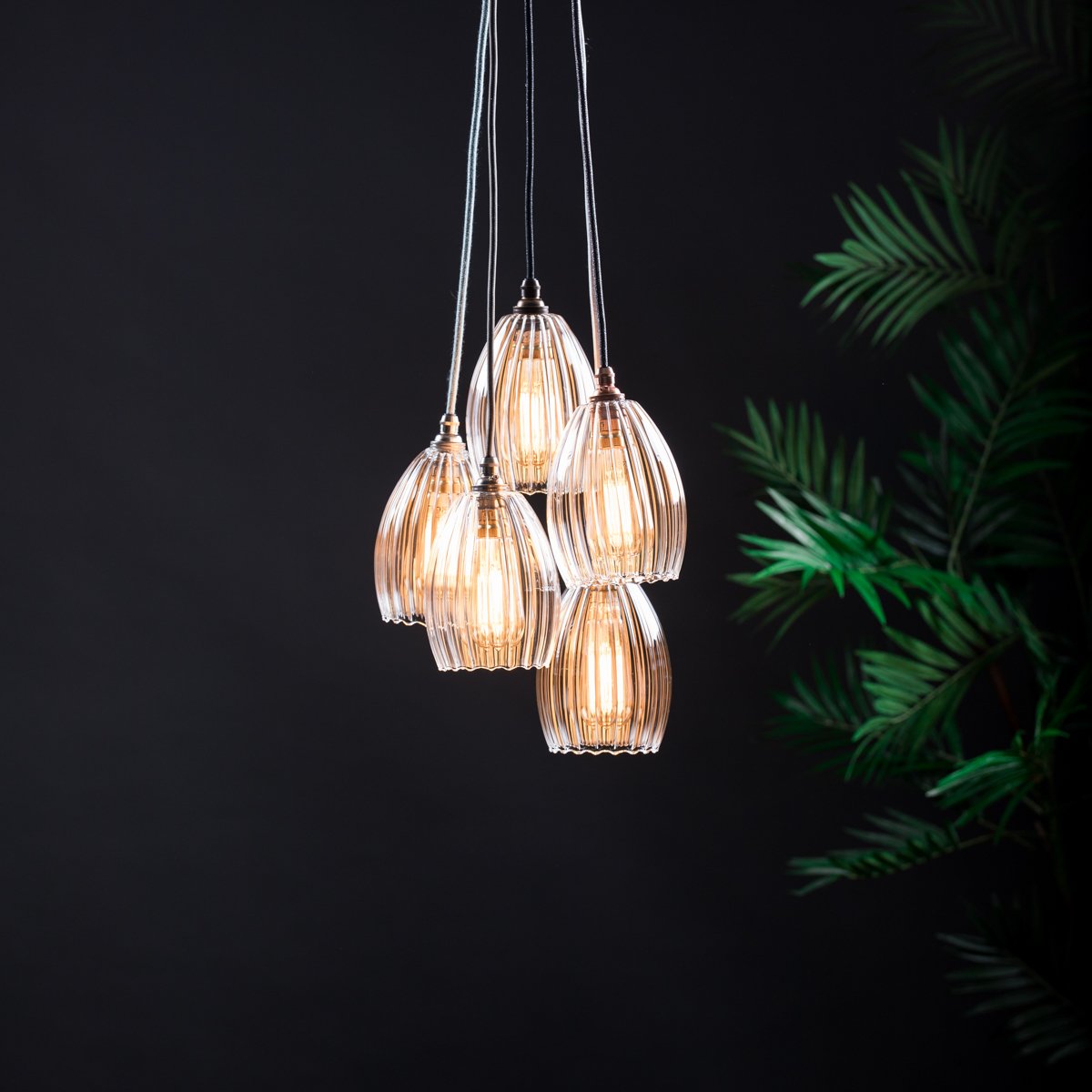 Illuminated individual pendant cluster chandelier light